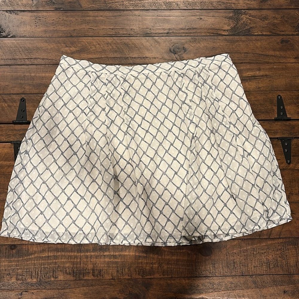 Banana Republic White and Black Mini Skirt Size 18